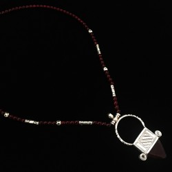 Croix d'Ingall, agate et perles rouges